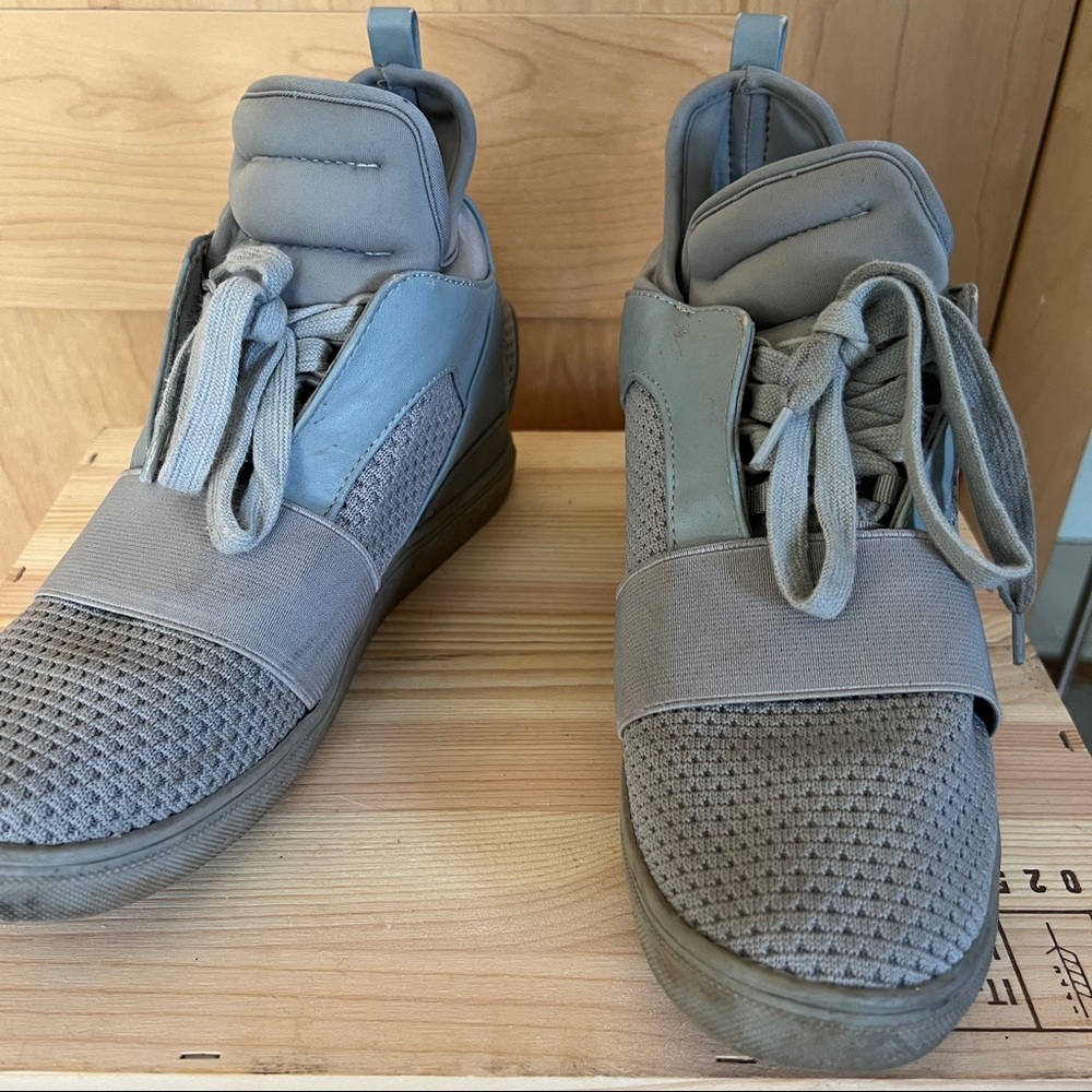 Steven madden gray tennis shoes